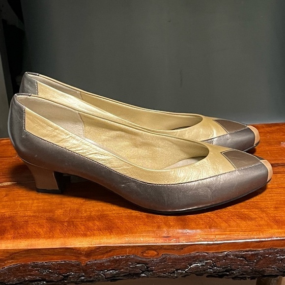 Elby Comfort Flex Vintage 80s Metallic leather kitten heel slip-on dress shoes